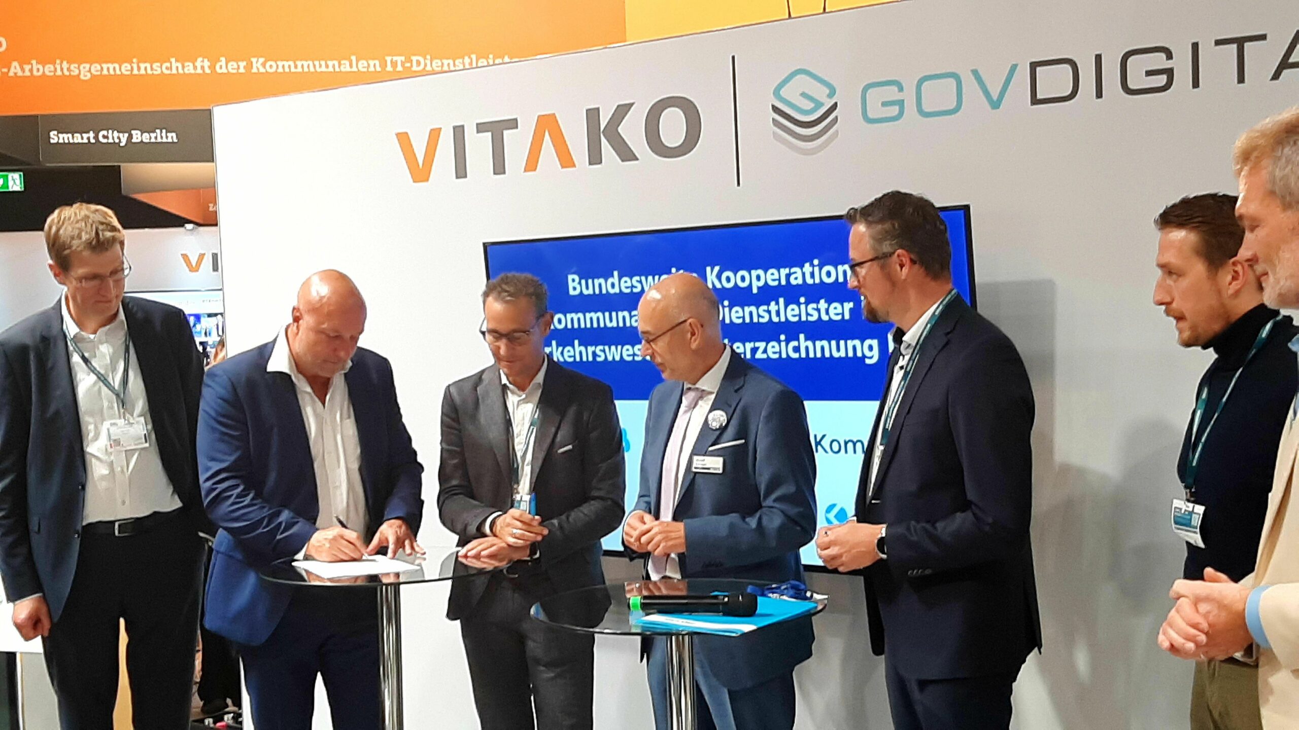 Unterzeichnung Absichtserklärung zur Kooperation im Verkehrswesen - AKDB, Komm.ONE, ekom21, regio iT, KDO und Telecomputer